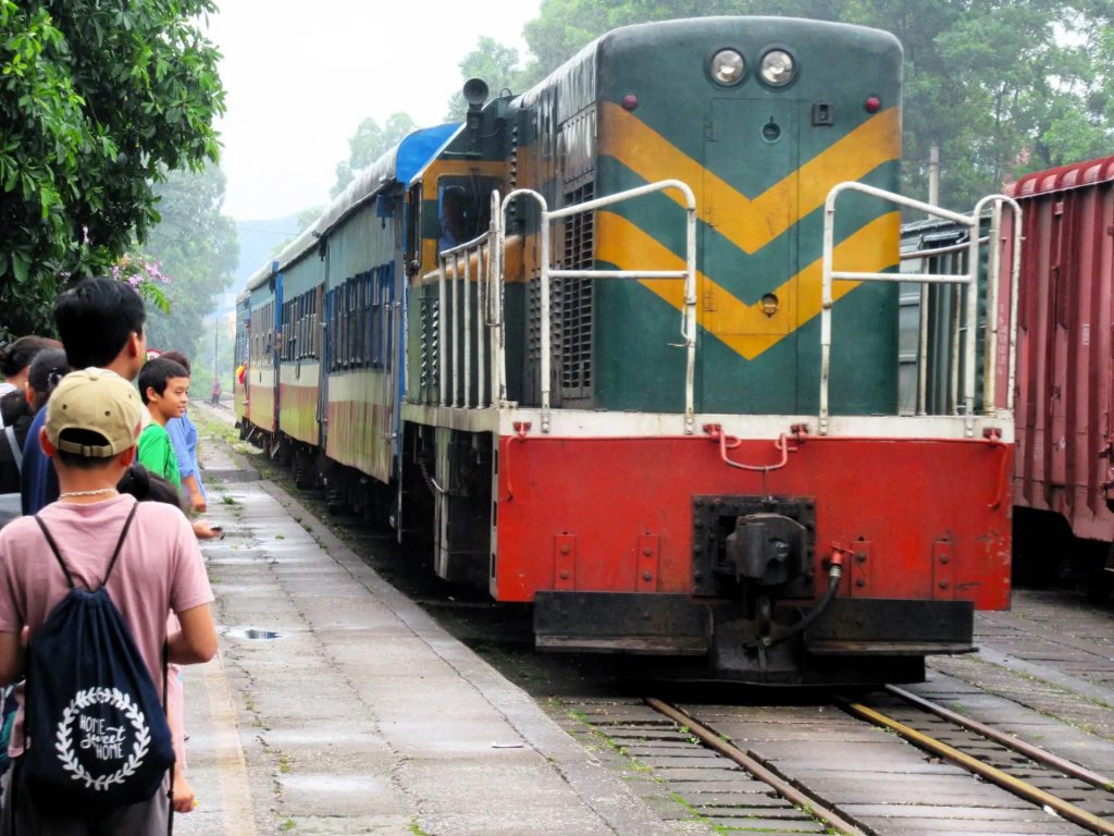 From HCMC: 8-Day Da Nang Tour by Train with Guide