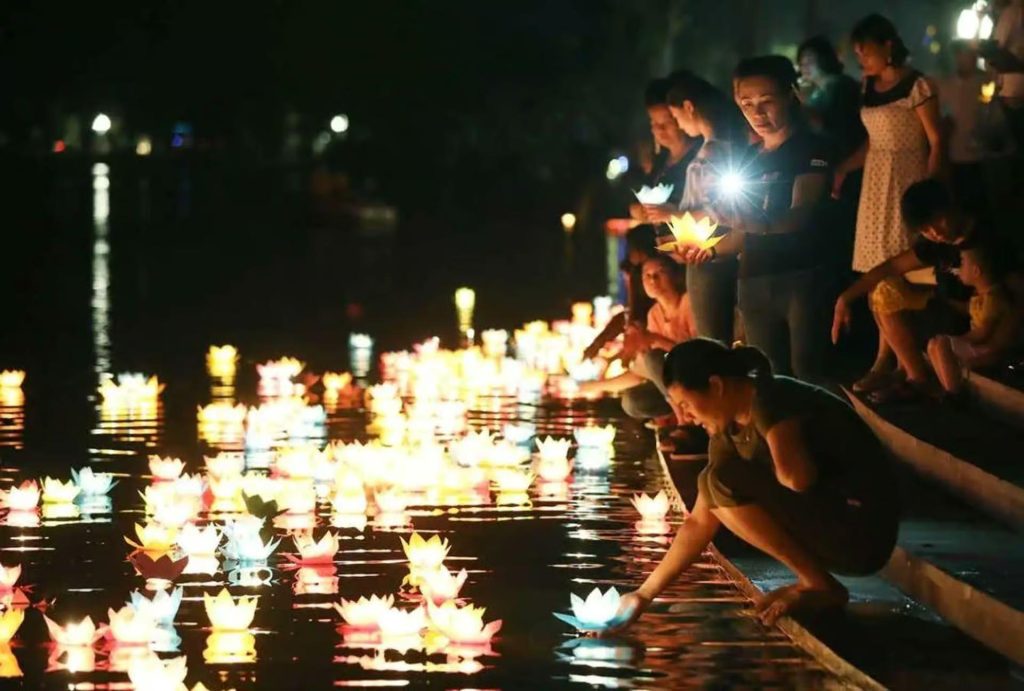 From HCMC: 8-Day Da Nang Tour by Train with Guide