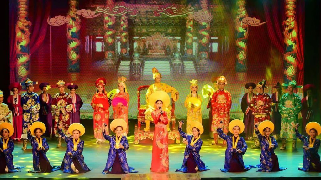 Evening Ao Dai Show & Dinner in Da Nang and Hoi An