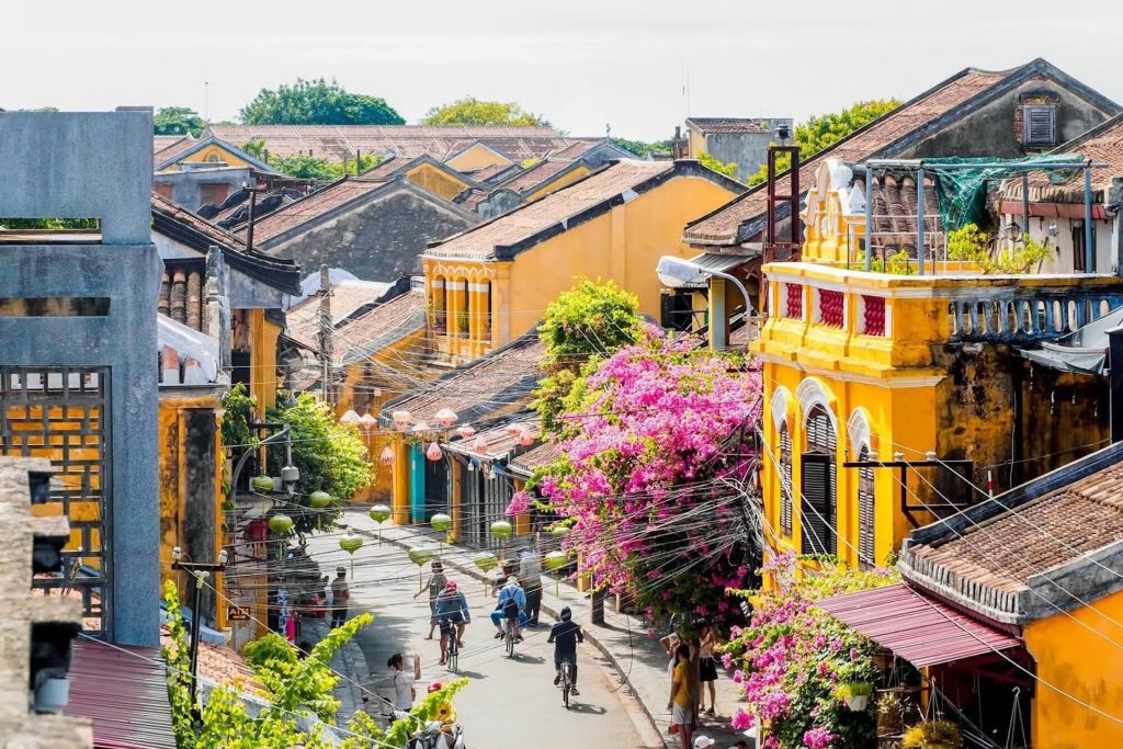 From HCMC: 8-Day Da Nang Tour by Train with Guide