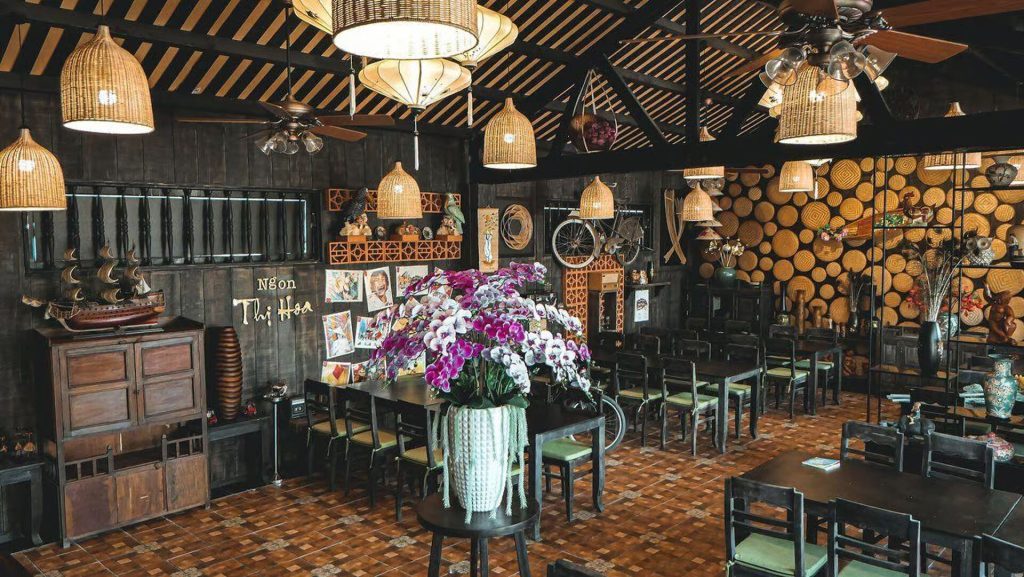 Evening Ao Dai Show & Dinner in Da Nang and Hoi An