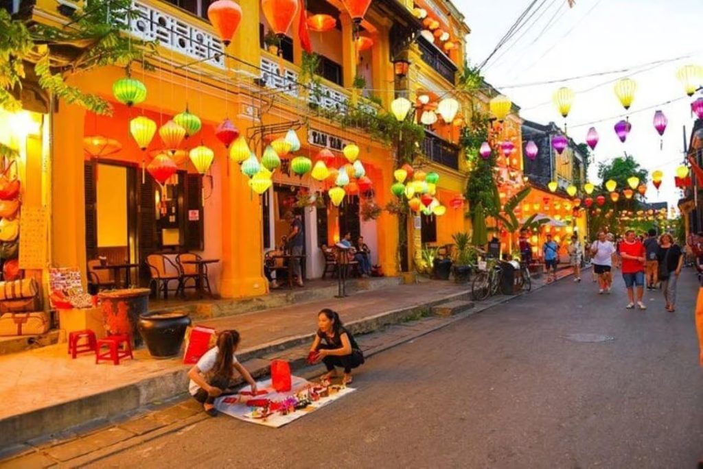 From HCMC: 8-Day Da Nang Tour by Train with Guide