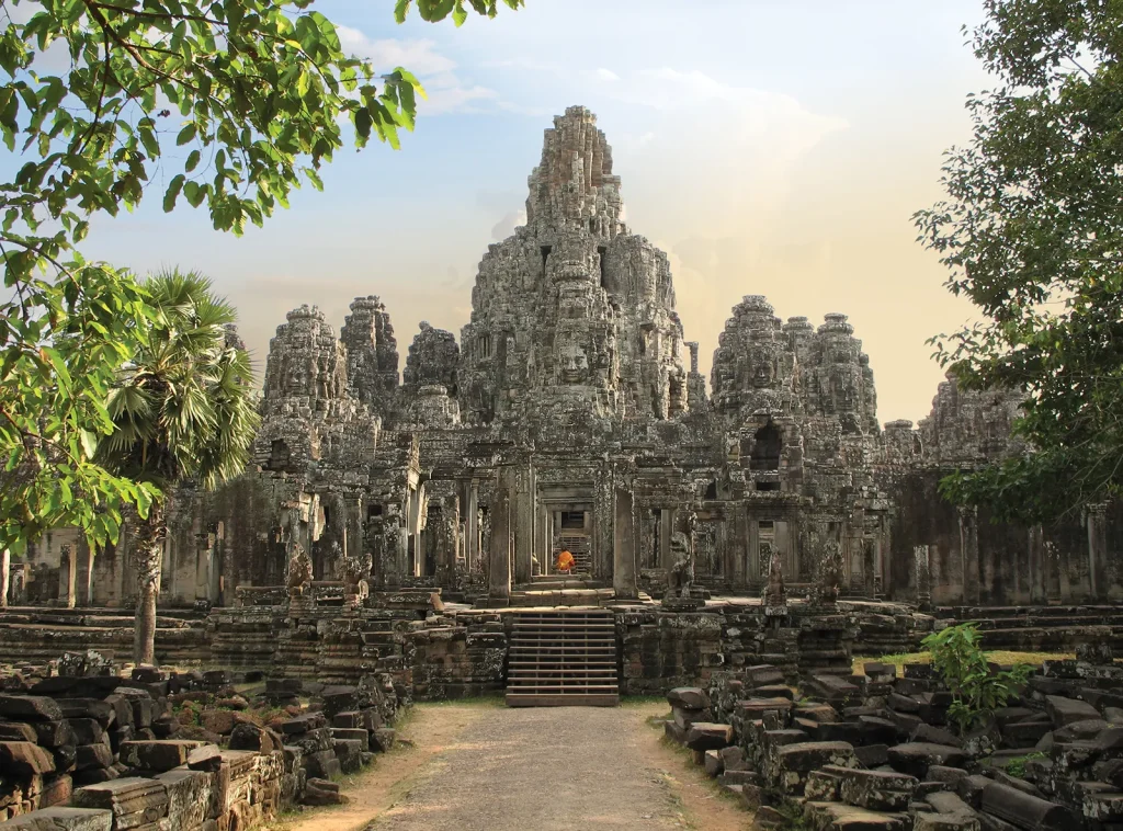 Ho Chi Minh City: Angkor Wat Day Tour with Traditional Dress