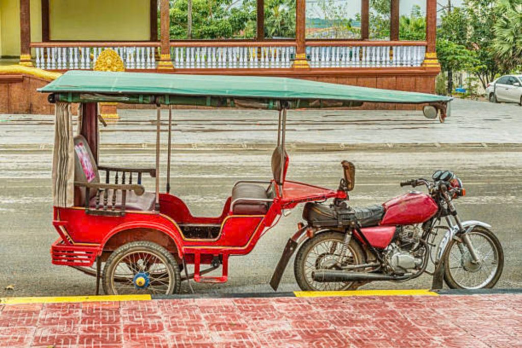Siem Reap: Sunset Boat Cruise & Floating Village Tour